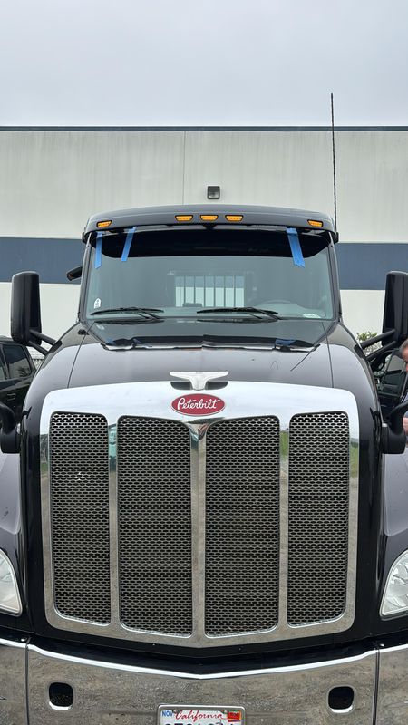 Peterbilt semi-truck windshield replacement — commercial fleet service